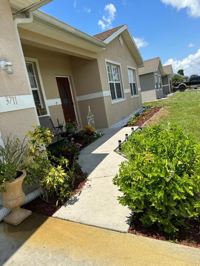 Quiet Room In A Family Home Lehigh Acres Esterno foto